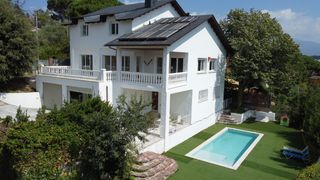 Casa in Llinars del Vallès. Casa con piscina y 7 habitaciones en llinars del vallès