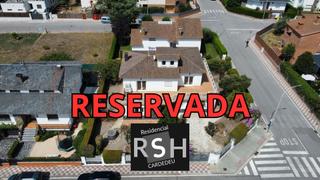 Chalet en Avinguda diumé 7. Casa a 4 vents a pinetons