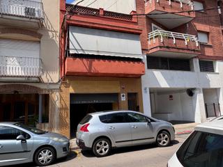 Maison jumelée à Carrer de la mare de déu de montserrat 10. Casa a reformar en pleno centro de granollers
