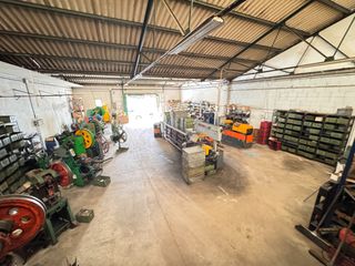Industrial building in Cardedeu. Nave industrial en cardedeu con patio de 300m²