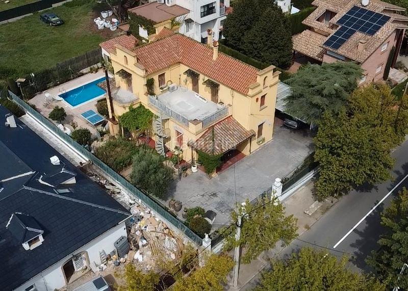 Foto b2fc3e8c-a19b-47f0-8a8c-41d094ea315c. Casa con camino riscaldamento parcheggio piscina in Cardedeu