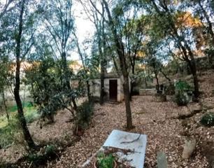Terrain résidentiel à Cànoves i Samalús. Parcela con caseta para herramientas