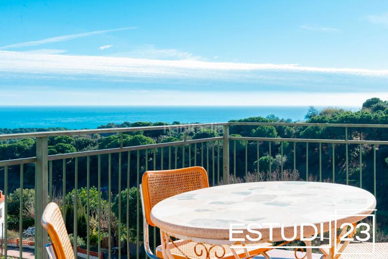 Foto 52b9e61b-c98d-468a-86b9-08cf928a039c. Casa  con piscina y vistas espectaculares a mar en Sant Cebrià de Vallalta
