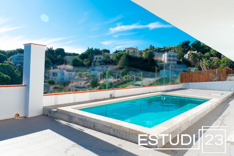 Foto 91ac9f22-3e1b-423f-96c8-45dc0374e96c. Casa  con piscina y vistas espectaculares a mar en Sant Cebrià de Vallalta