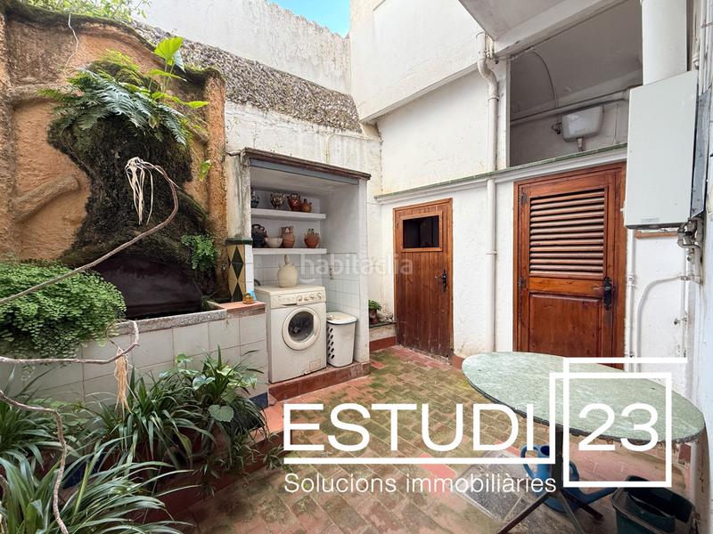 Foto f1ad6fda-5e32-42ef-ab18-f7e7ab0f3099. Casa aparellada amb aparcament a Nucli Urbà Argentona