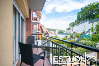 Appartement  Carrer de la rasa. Amplio y luminoso piso de 102 m en zona tranquila y bien ubicad
