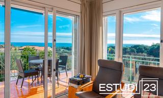 Maison à Sant Cebrià de Vallalta. Casa con piscina y vistas espectaculares a mar