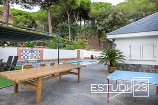 Casa a Arenys de Munt. Magnifica casa con piscina rodeada de naturaleza