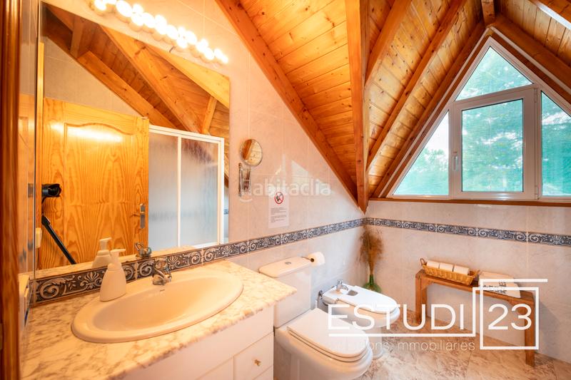 Foto f6fcbc6f-3dc1-4439-ba67-c793460fbbd3. Maison avec cheminée chauffage parking dans Arenys de Munt