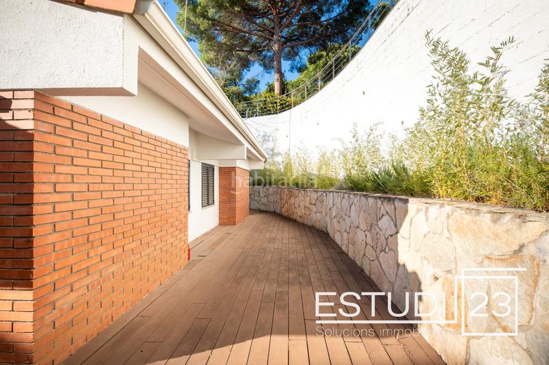 Foto 49cc692e-e650-49cc-bfc8-3d565c40f2f4. Chalet con camino riscaldamento piscina in Arenys de Munt