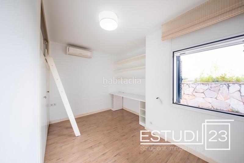 Foto 5d5654e0-b68c-4444-b10b-1244ad37c294. Chalet con camino riscaldamento piscina in Arenys de Munt