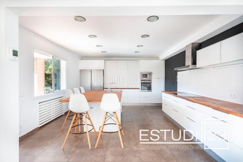 Foto 660bacbe-b5bb-4159-b506-4b396fcbe48d. Chalet con camino riscaldamento piscina in Arenys de Munt