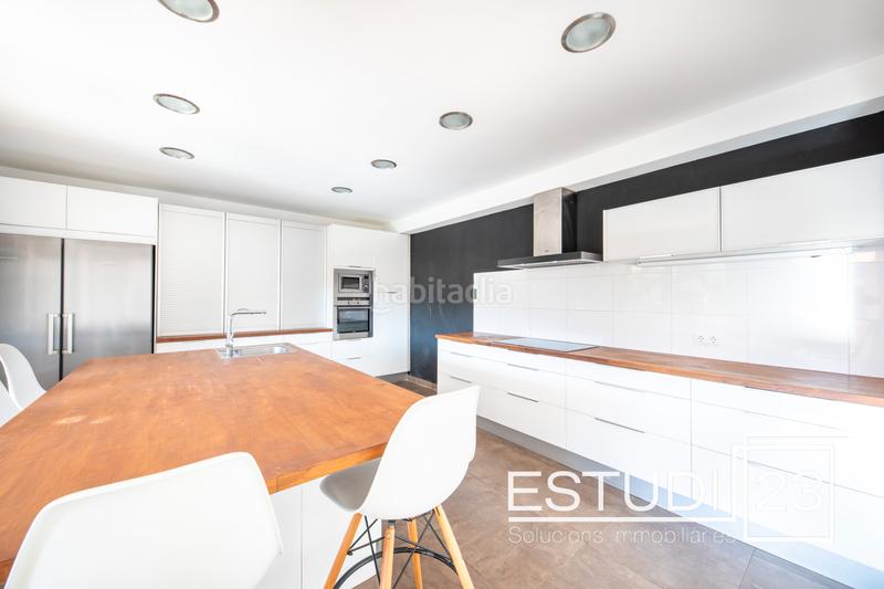 Foto 965d28cf-2c1b-4be7-9e42-a382862b0fd9. Chalet con camino riscaldamento piscina in Arenys de Munt