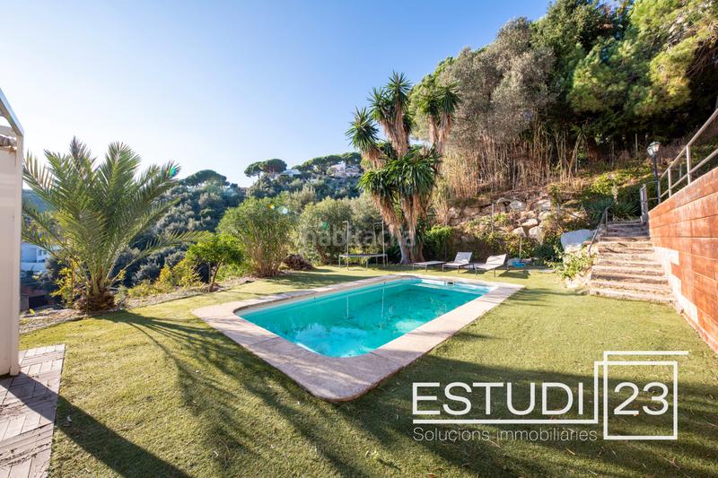 Foto b5ad50a1-faba-460b-bcfb-0f271e14dd3e. Chalet con camino riscaldamento piscina in Arenys de Munt