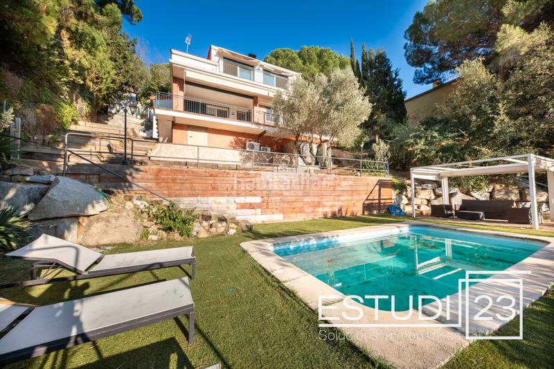 Foto b9a0acd7-7561-4db0-bde2-1d937d6b72aa. Chalet con camino riscaldamento piscina in Arenys de Munt