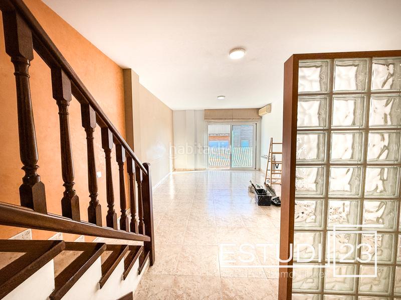 Foto 5d1f7119-0cf8-4205-b073-72e668b38561. Dúplex  amplio y luminoso con 2 plazas de parking incluidas en Canet de Mar