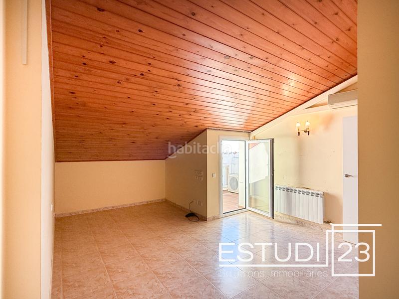 Foto c5cd0f79-e65a-4ebe-be32-93d6bb437851. Dúplex  amplio y luminoso con 2 plazas de parking incluidas en Canet de Mar