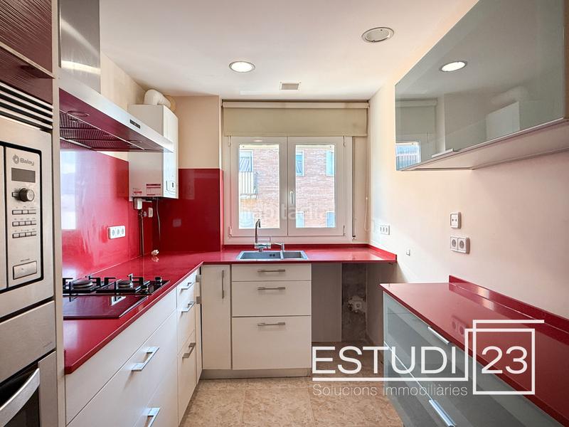 Foto efc03f34-caa2-4460-a22f-013e73fe9651. Dúplex  amplio y luminoso con 2 plazas de parking incluidas en Canet de Mar