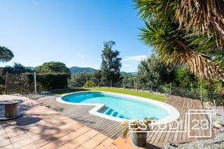 Casa a Canyamars. Casa con piscina y vistas espectaculares a la montaa