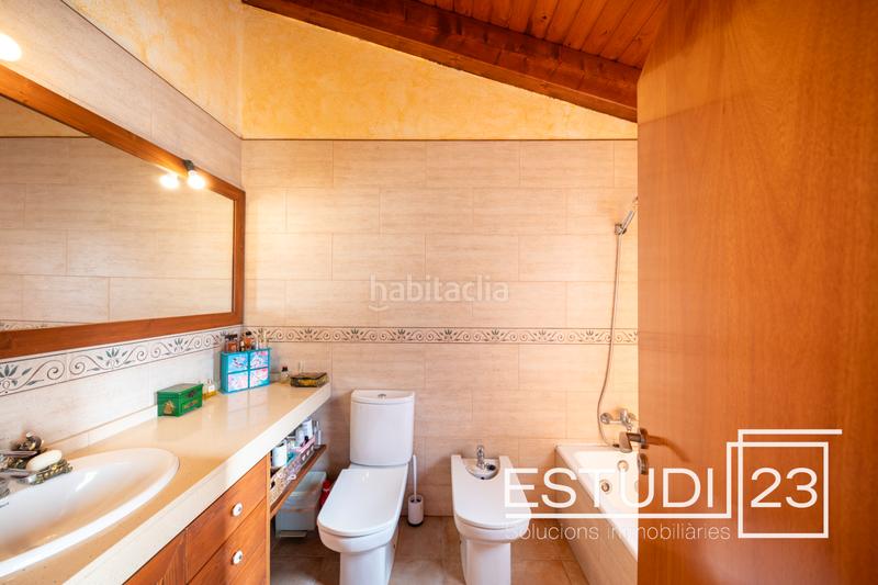 Foto f77c7056-3f01-40df-bf5f-91f200c9812e. Casa adosada magnífica casa adosada con gran parking en Palafolls