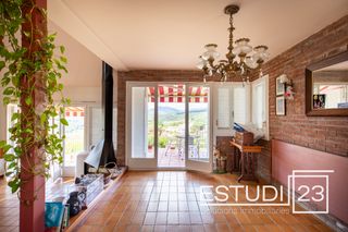 Casa in Sant Iscle de Vallalta. Casa a cuatro vientos con vistas espectaculares