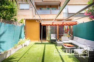 Casa adossada a Arenys de Munt. Casa con jard�n y terraza en la zona alta