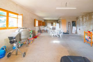 Terreny residencial  Carrer roures