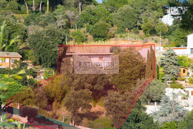 Foto f158cec9-35df-40ba-97c1-117240baf314. Terreny residencial a Arenys de Munt