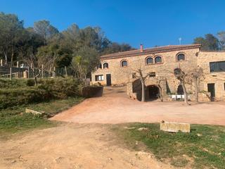 Masia a Plaça major 9. Alt empordà, cistlla, masía.
