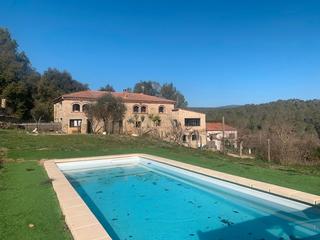 Masia a Plaça major 9. Alt empordà, cistlla, masía