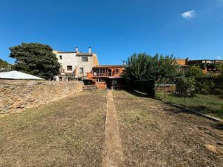 Masia a Carrer del pedró 78. Baix empordà, la bisbal de empordà, casa