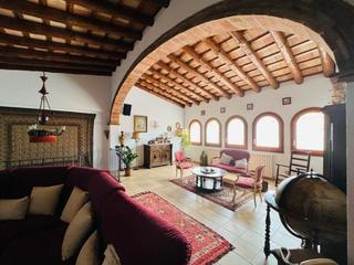 Casa aparellada a Carretera de cruïlles 31. Baix empordà, la bisbal d’empordà, casa