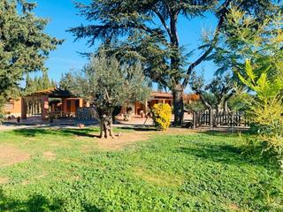 Casa a Plaça llarga 5. Baix empordà, forallac, casa