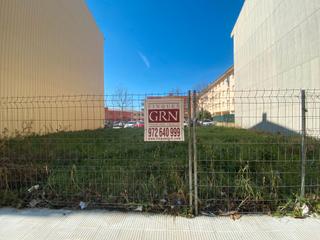 Terreny residencial a Carrer josep pla 5. Solar zona centro en la bisbal d'emporda.