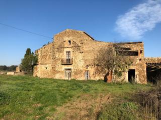 Masia a Carrer sant isidre 2. Baix empordà, corçà, masia