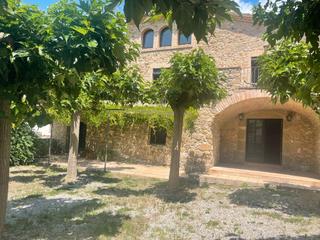 Masia a Plaça major 3. Baix empordà, las olives, casa rústica.