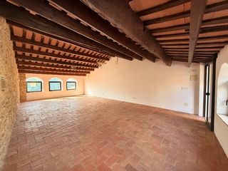 Casale  Plaça llarga. Baix empordà, forallac, casa de pueblo de piedra