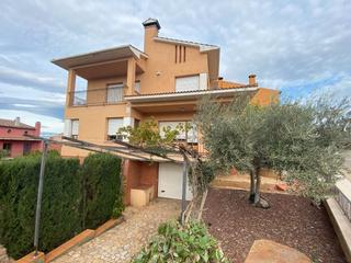 Casa a Carretera de cruïlles 31. Baix empordà, la bisbal de empordà, casa.