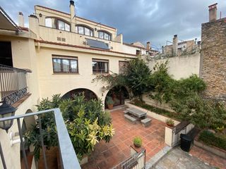 Masia a Avinguda de lluís companys 13. Baix empordà, torroella de montgrí, casa de pueblo