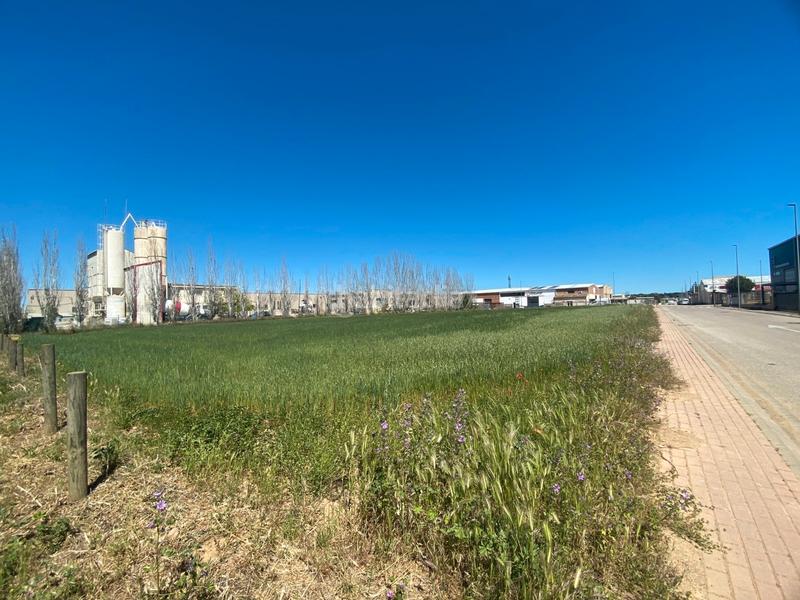 Foto 09ea92c7-580f-4894-91d5-acd11d2bb54a. Solar industrial a carrer acacies 8 a Forallac