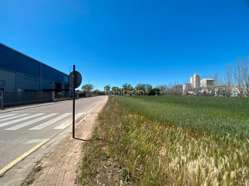 Foto 72d97ccd-acae-4d7b-80c9-e0e2cebd8ad3. Solar industrial a carrer acacies 8 a Forallac