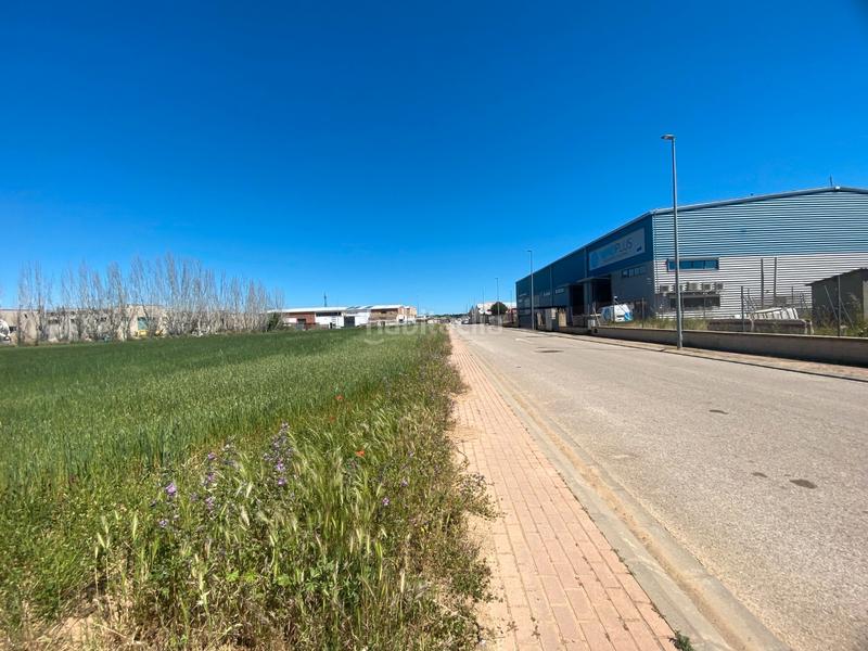 Foto d8952a1d-f4f0-48a5-be99-61a9dc075b3a. Solar industrial a carrer acacies 8 a Forallac