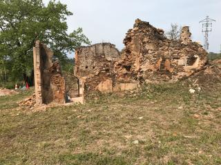 Mas à Paratge les brugueres 9. Gironès, quart, masia en runas.