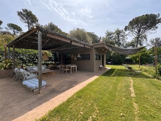Xalet a Passatge del mercadal 5. Baix empordà, corçà, casa con casita