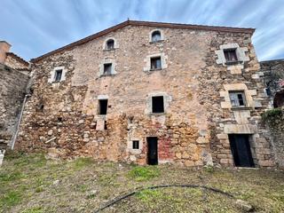 Masia a Carrer de l'església 2. Gironés, juià, masia
