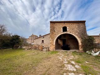 Masia a Carrer de l'església 2. Gironés, juià, masia.