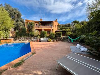 Casa  Carrer de pere calders. Baix empordà, begur, casa a cuatro vientos.