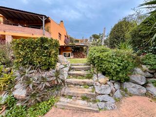 Casa  Carrer de pere calders. Baix empordà, begur, casa a cuatro vientos