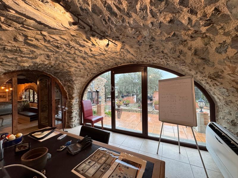 Foto e4269342-1dd5-4b3f-8c8d-31ffb7da02e4. Bauernhof mit kamin heizung parking pool in Peralada