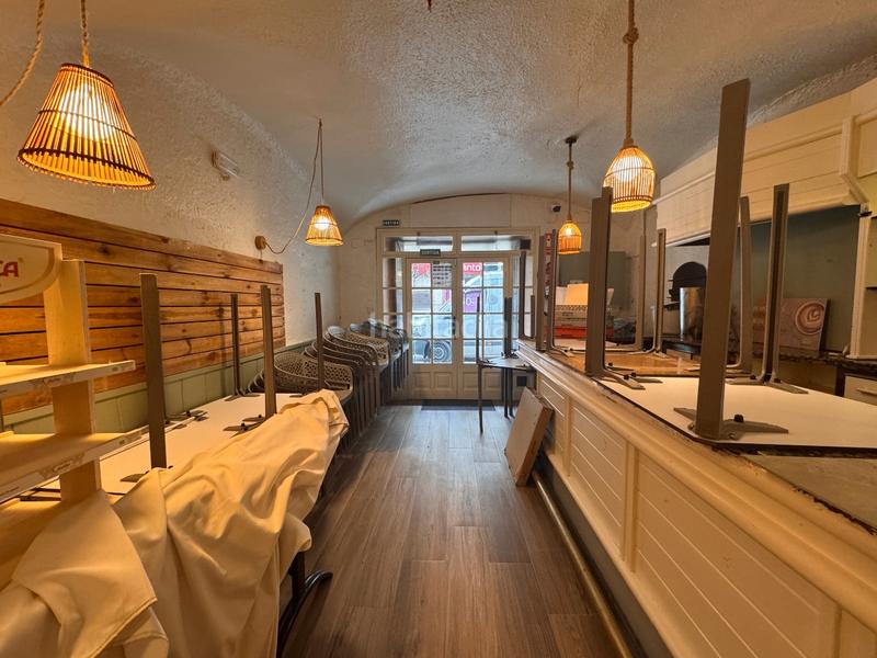 Foto 53164e85-fe44-401d-a5f9-81da726850a2. Traspàs local comercial a carrer ample 19 a Bisbal d´Empordà (La)